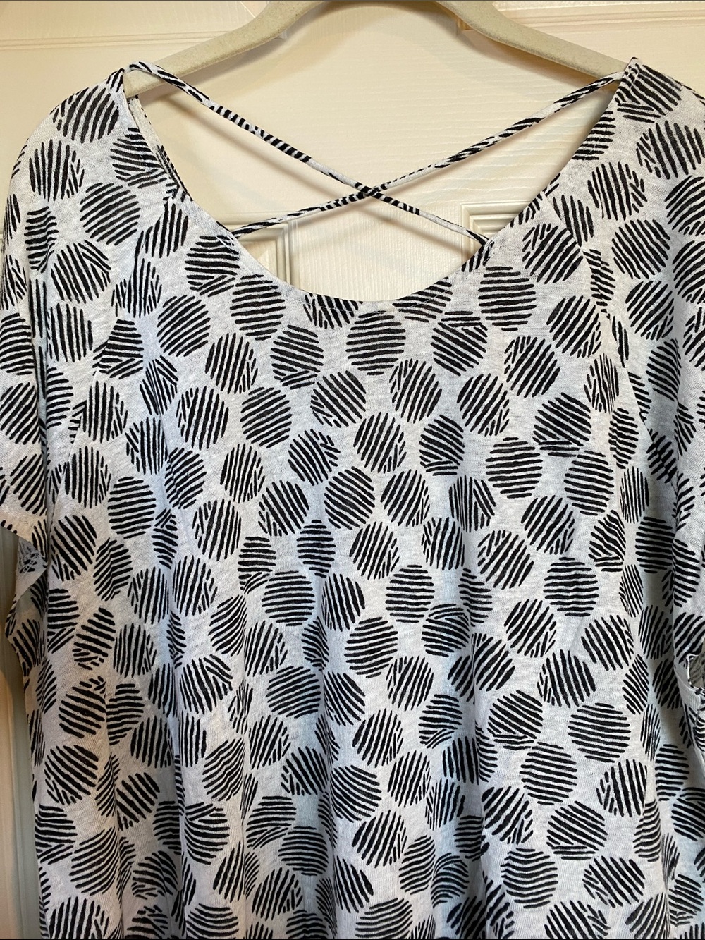 Lucky Brand Black and White Short Sleeve Geometric Tee - Picture 5 of 7
